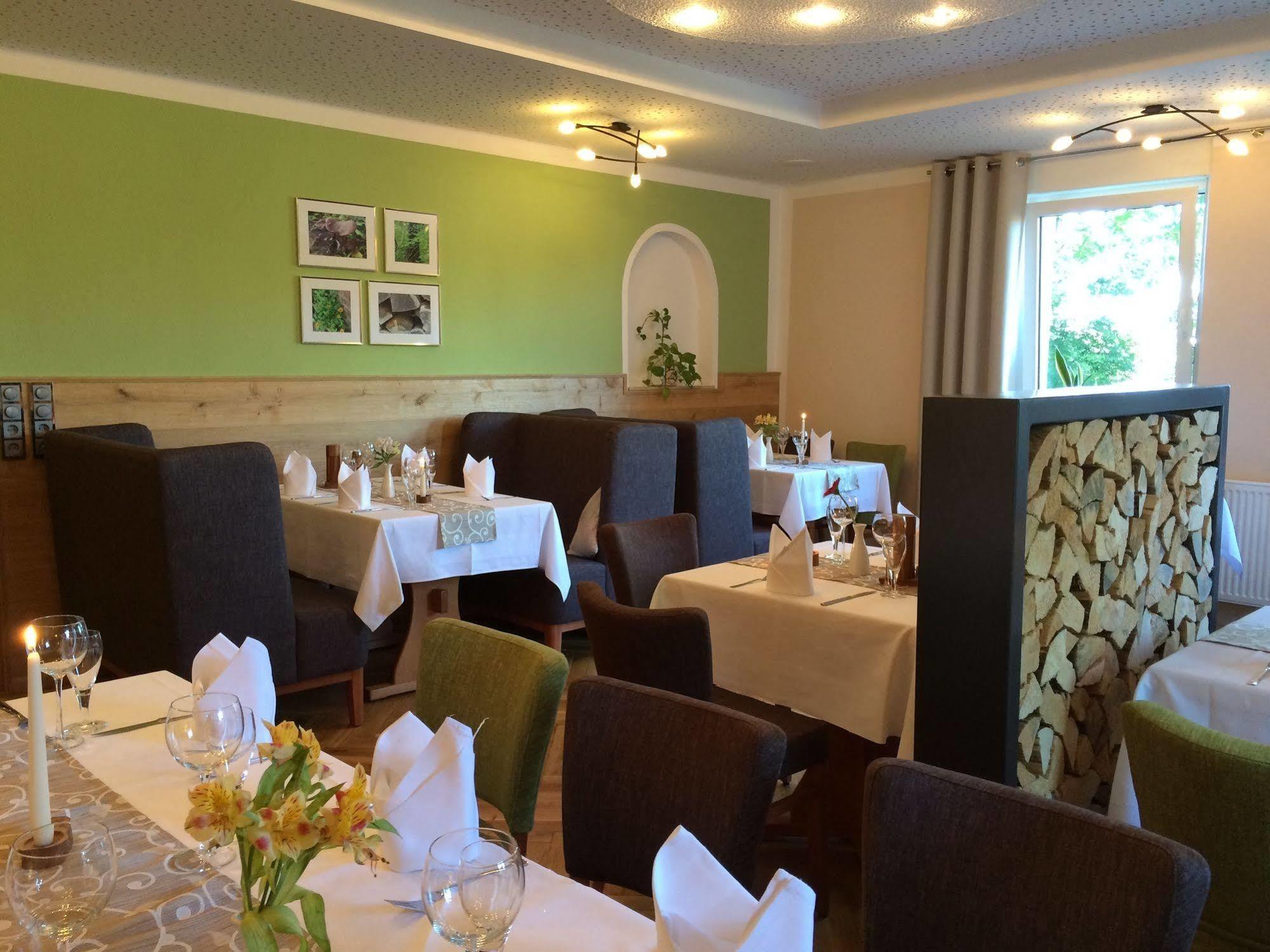 Hotel Restaurant Zwergschloesschen Gera Ngoại thất bức ảnh